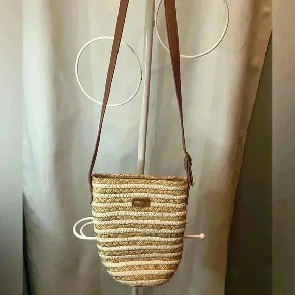 Sun n sand straw woven crossbody with leather straps - Picture 4 of 10